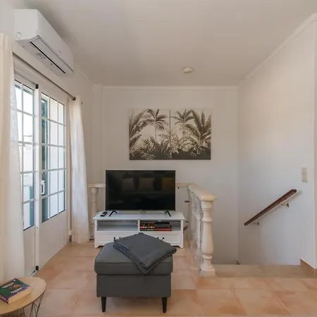 Casa Oceanus - 2bdr W Pool & Relaxing Balcony - 5 Mins Downtown