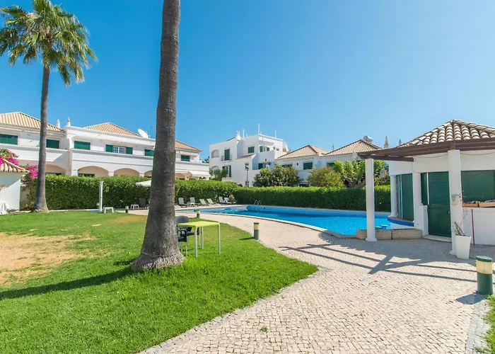 Casa Oceanus - 2bdr W Pool & Relaxing Balcony - 5 Mins Downtown